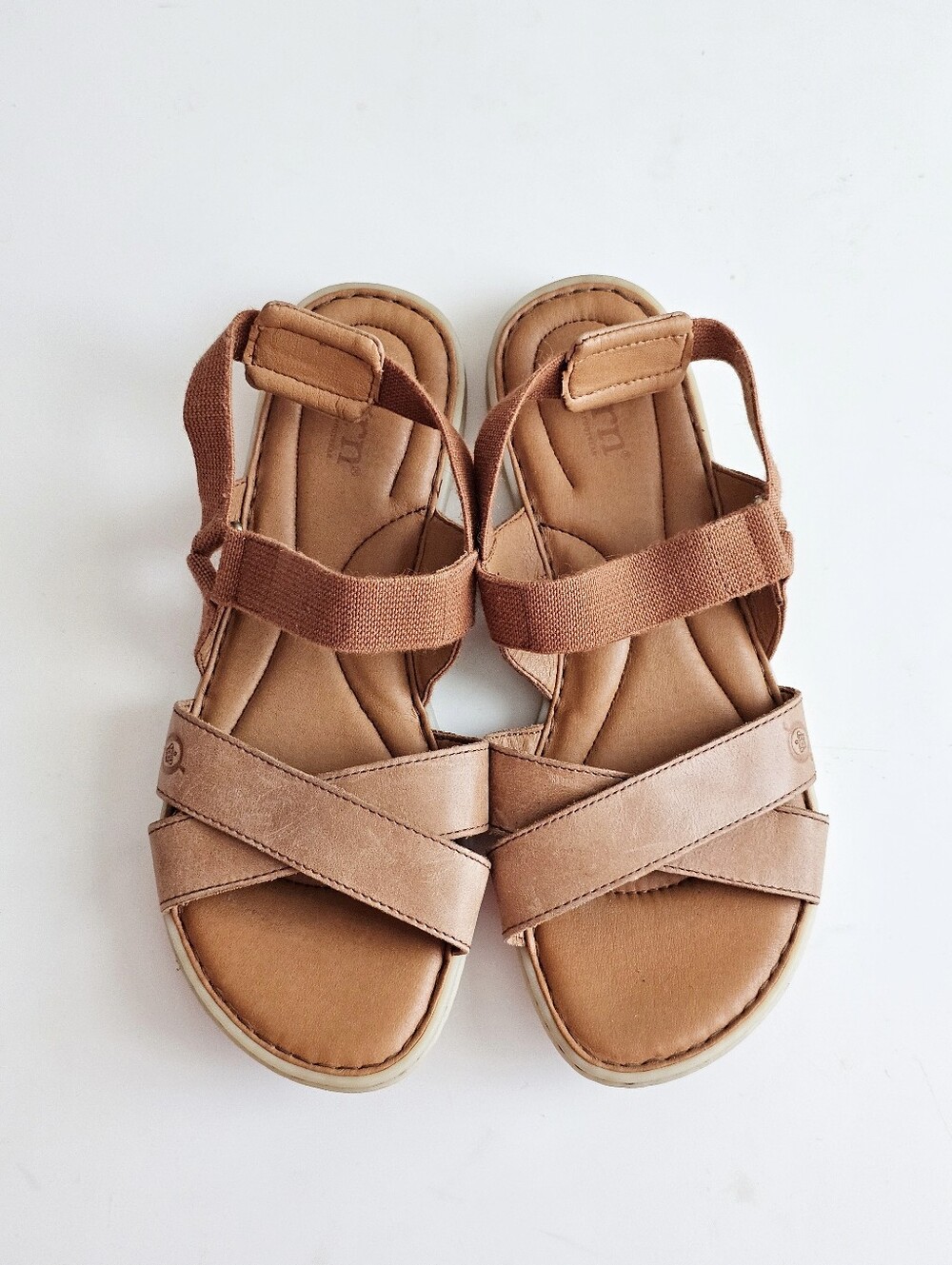 Born Women’s 8 Genuine Leather Strappy Comfort Sandals Tan Cognac Brown Stretch